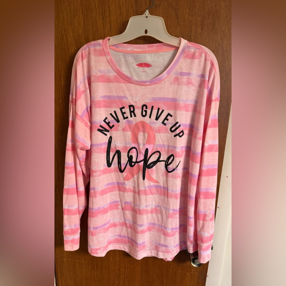 NWOT ladies long sleeve breast cancer graphic tee, size L, “Never Give Up Hope”